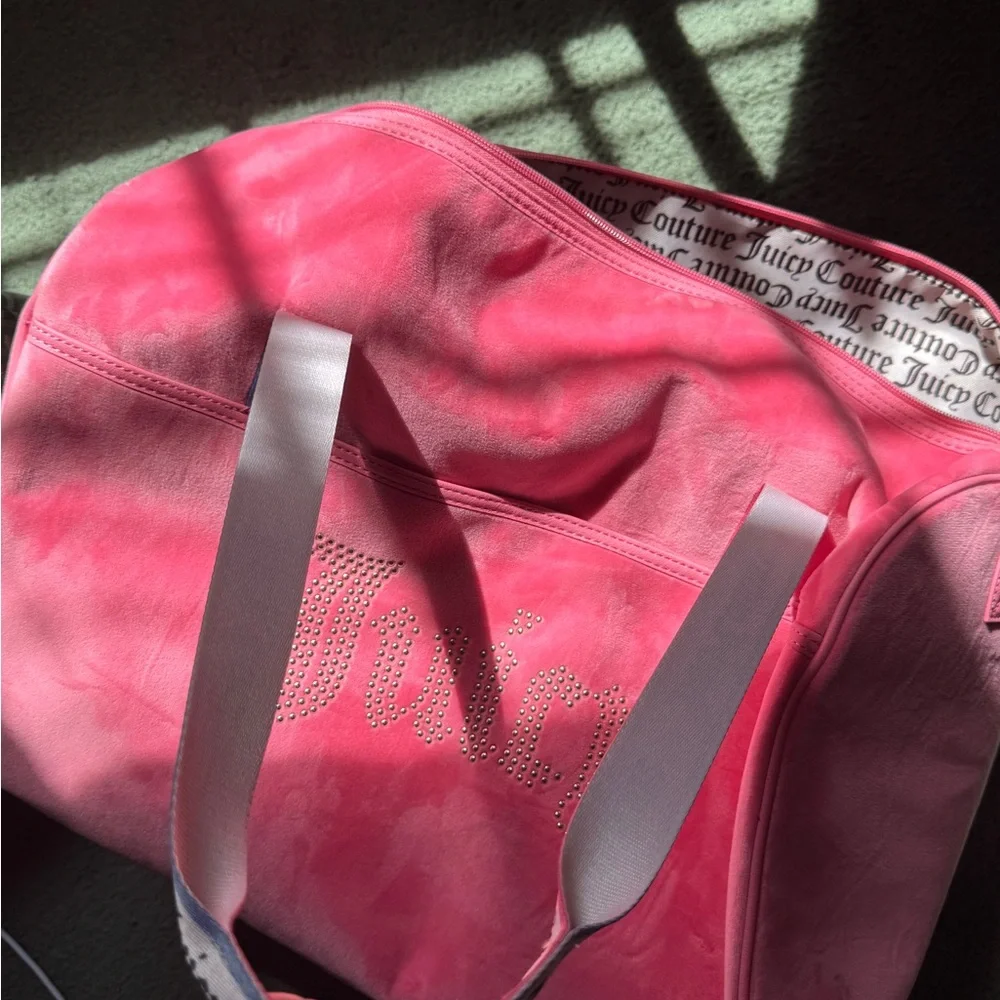 Juicy Couture Travel/Duffle - Picture 5 of 6